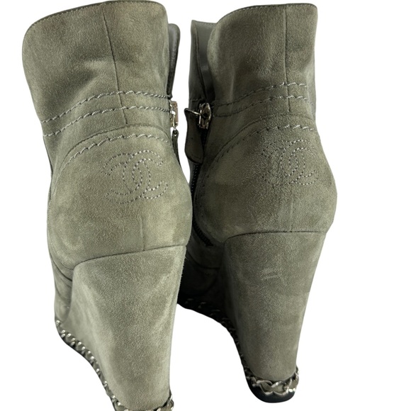 CHANEL Grey Suede Chain Trim Ankle Booties Made in Italy Marked as 38 - 8US - Picture 10 of 15